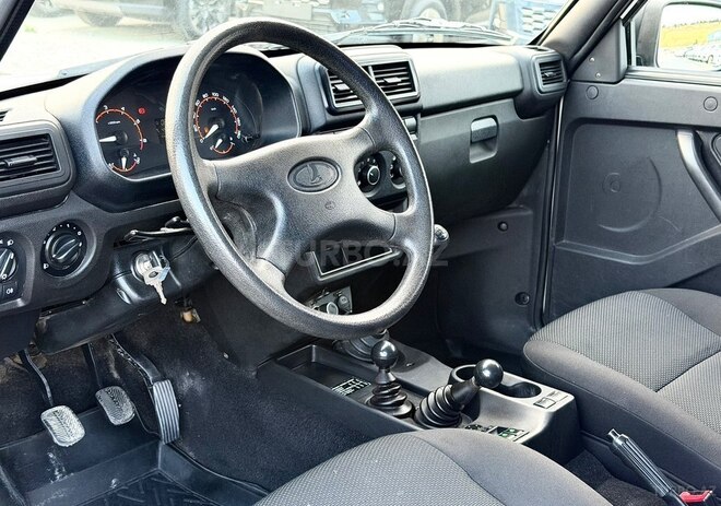 LADA (VAZ) Niva-11