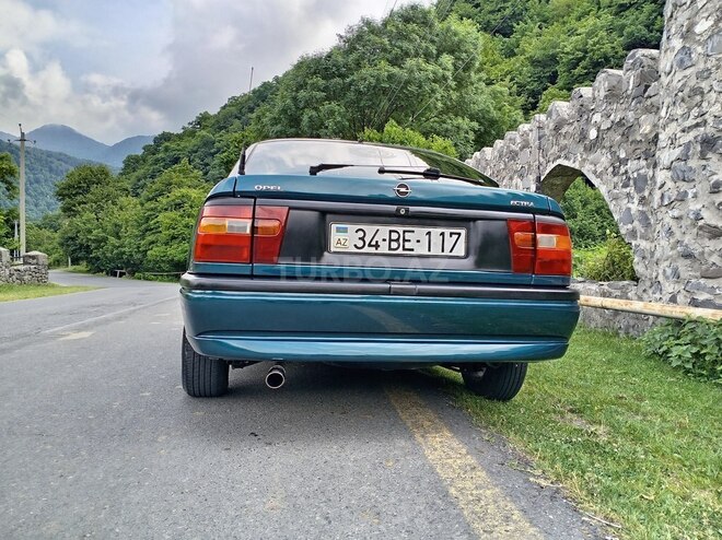 Opel Vectra-4