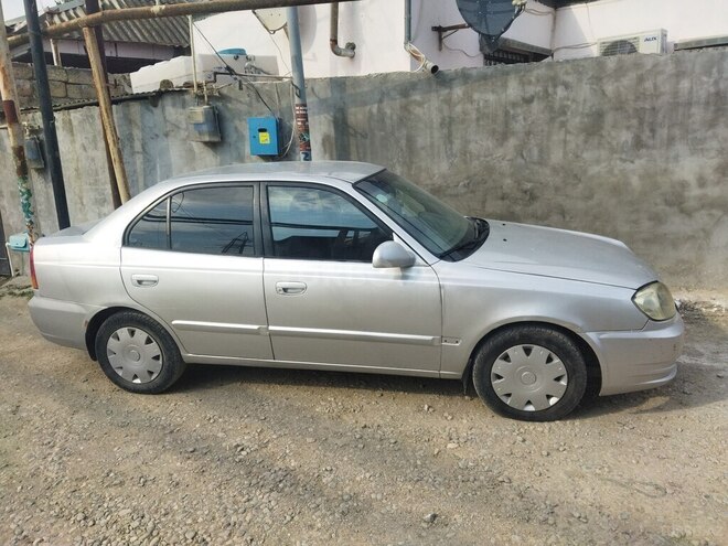 Hyundai Accent-2