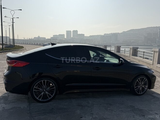Hyundai Elantra-4