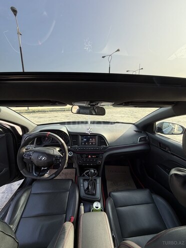 Hyundai Elantra-11