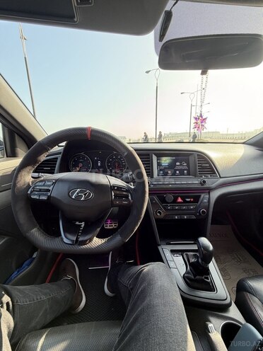 Hyundai Elantra-8