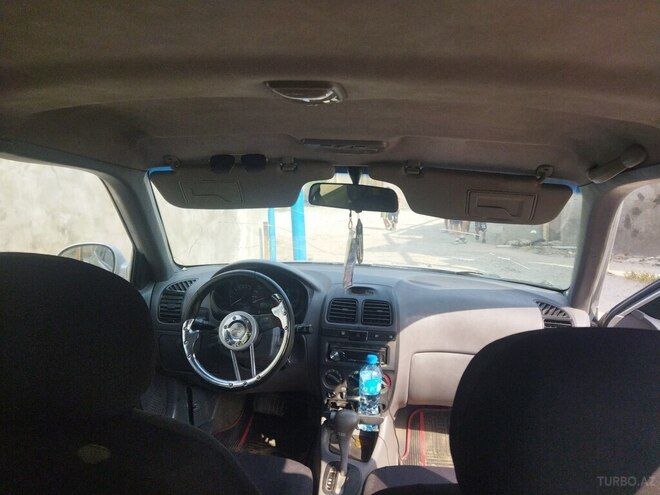 Hyundai Accent-6