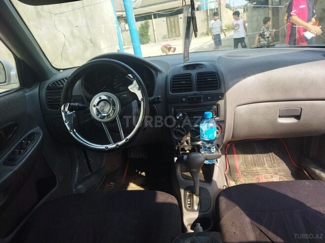 Hyundai Accent-7