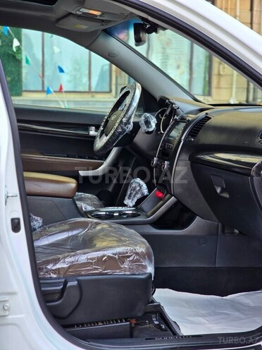 Kia Sorento-13