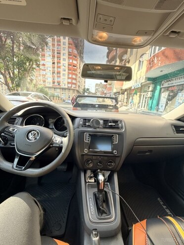 Volkswagen Jetta-4