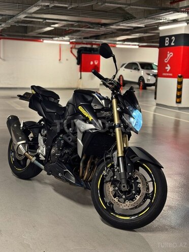 Suzuki GSR 750-1