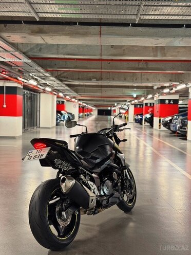 Suzuki GSR 750-2
