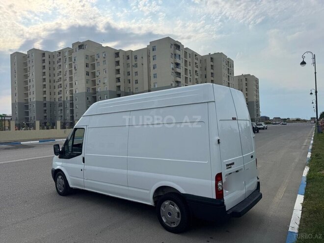Ford Transit-8