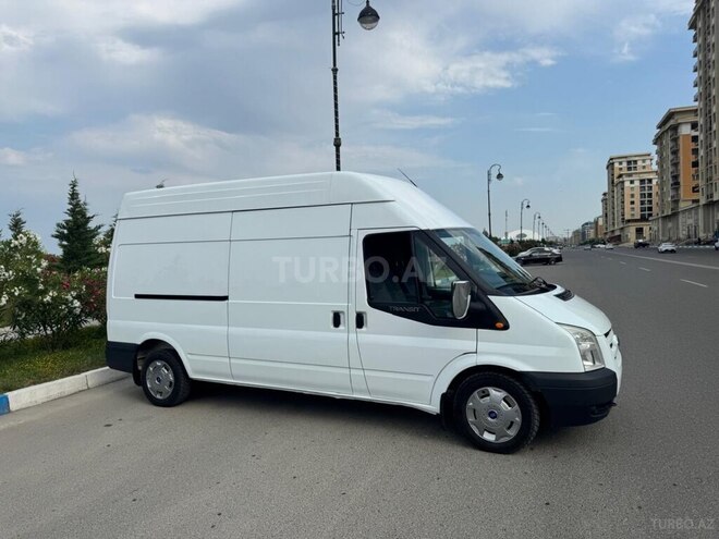 Ford Transit-13