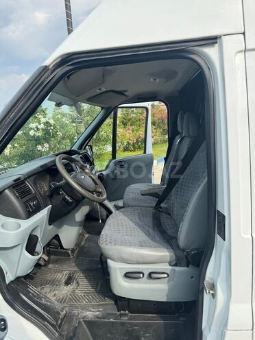 Ford Transit-14