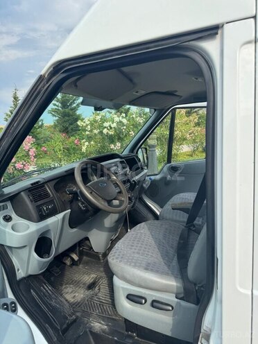 Ford Transit-15