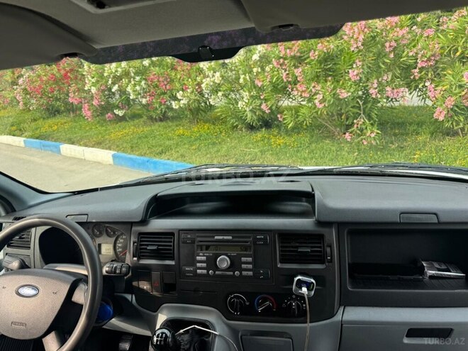 Ford Transit-17
