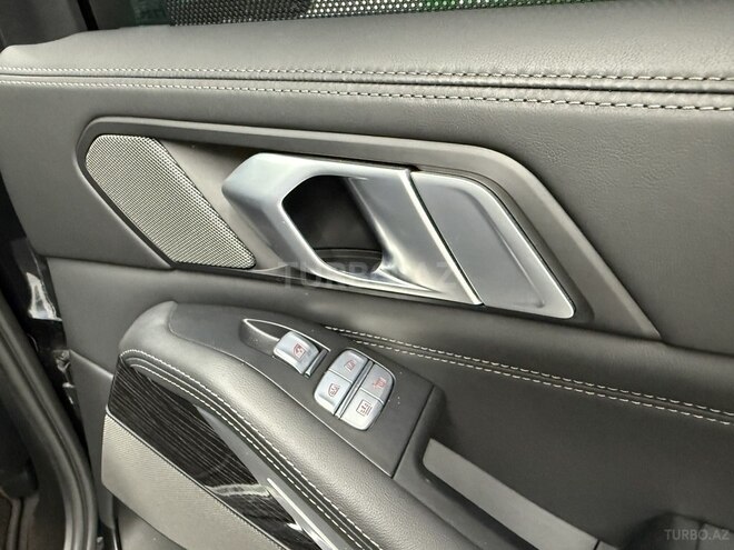 BMW X7-15