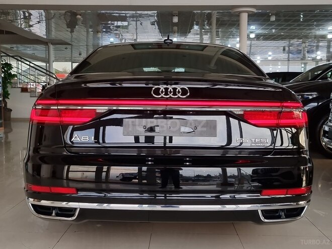 Audi A8-7