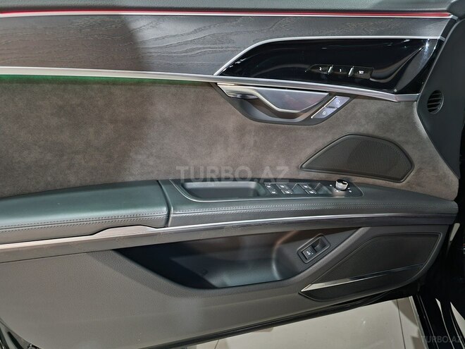 Audi A8-23