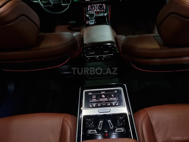 Audi A8-20