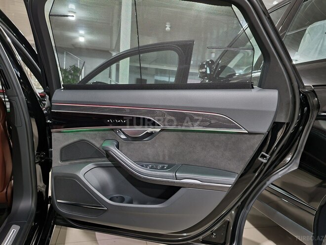 Audi A8-22