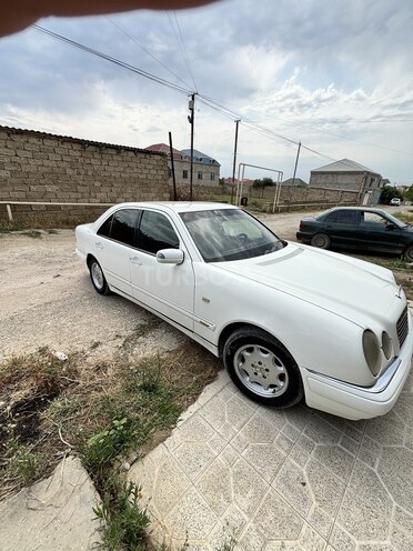 Mercedes E 230-3