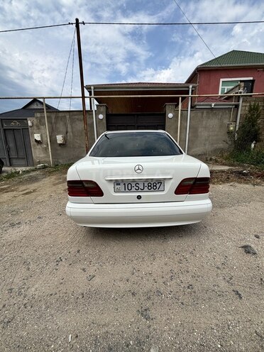 Mercedes E 230-4
