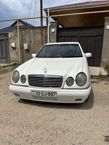 Mercedes E 230-1