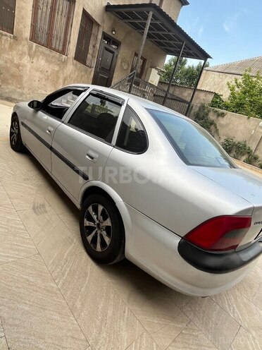 Opel Vectra-4