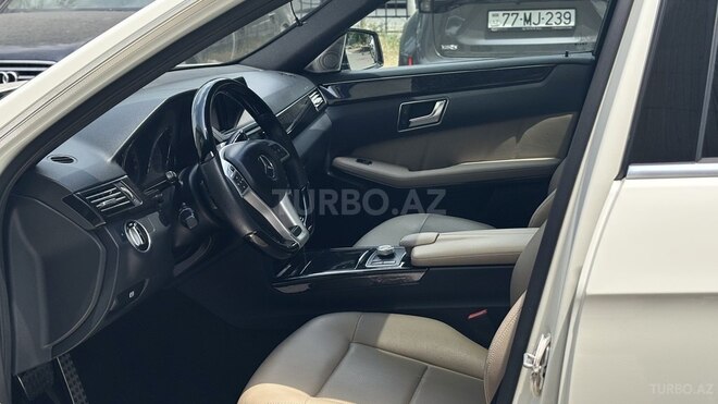 Mercedes E 250-11