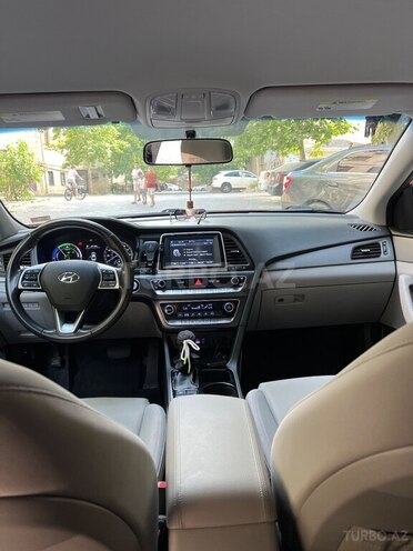 Hyundai Sonata-8