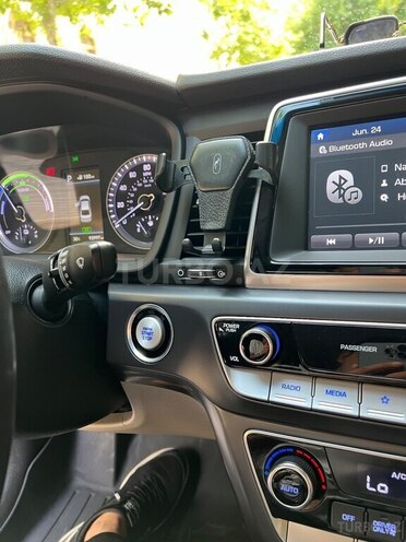 Hyundai Sonata-12