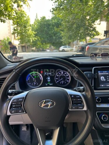Hyundai Sonata-11