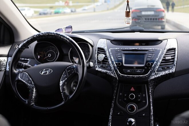 Hyundai Elantra-2