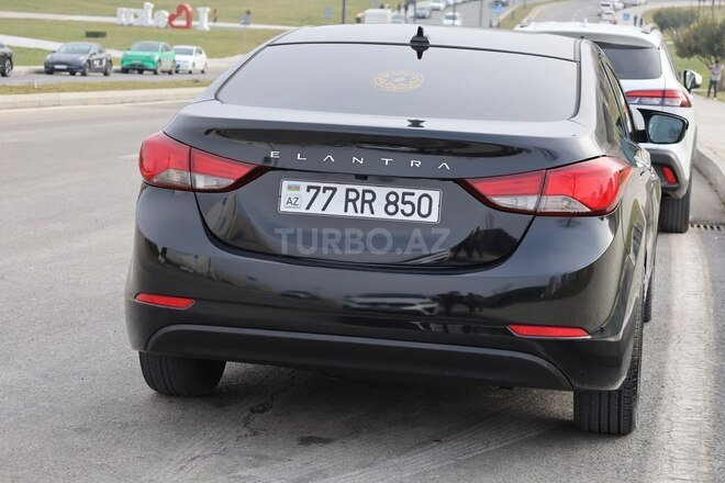 Hyundai Elantra-3