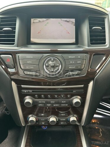 Nissan Pathfinder-9