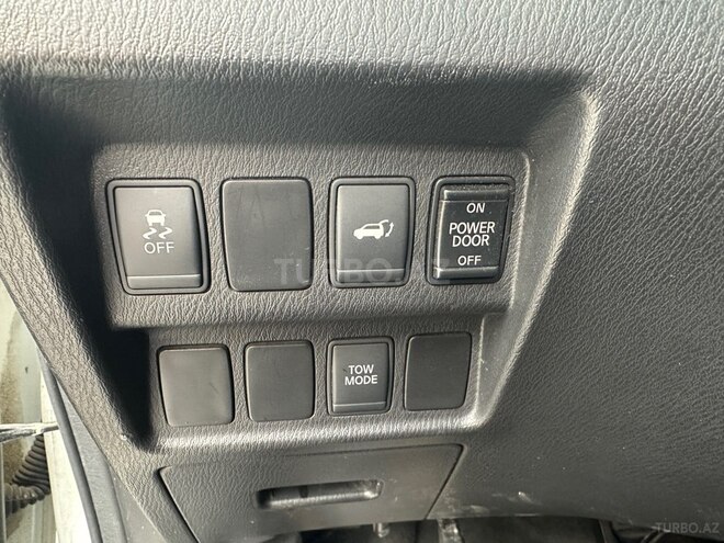 Nissan Pathfinder-12