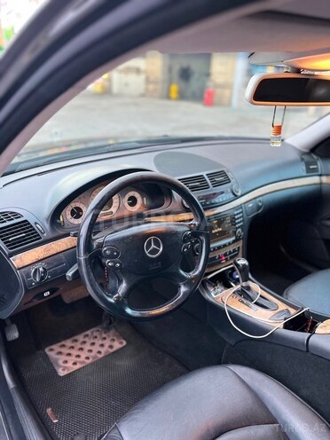 Mercedes E 220-11