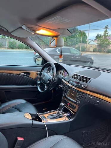 Mercedes E 220-12