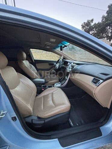 Hyundai Elantra-6