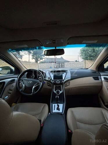 Hyundai Elantra-8