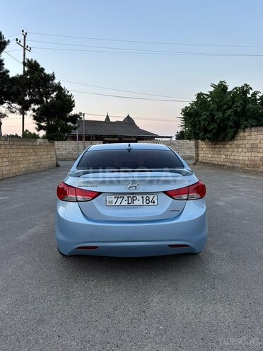 Hyundai Elantra-4