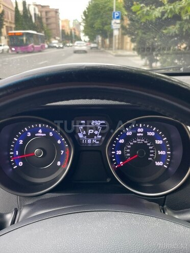 Hyundai Elantra-9