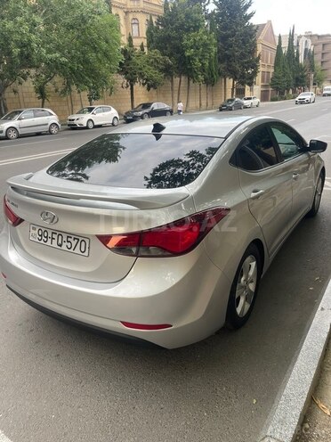 Hyundai Elantra-5