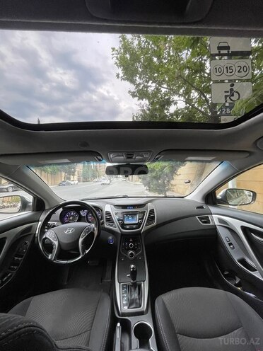 Hyundai Elantra-10