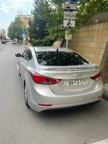 Hyundai Elantra-4
