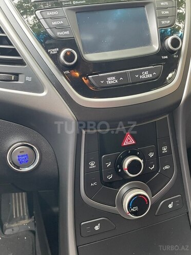 Hyundai Elantra-8