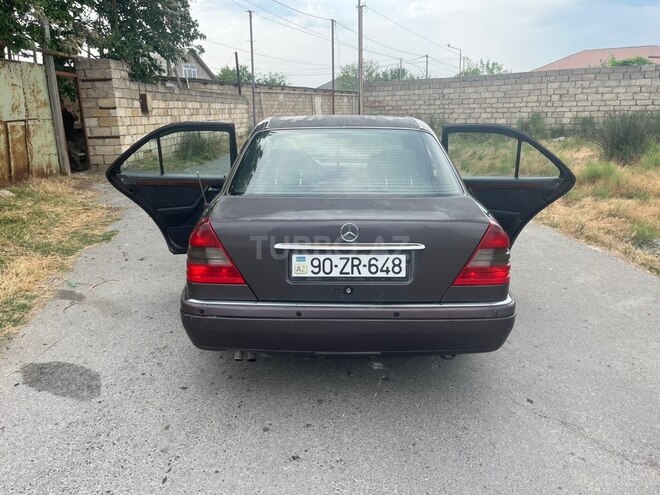 Mercedes C 200-11