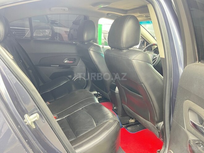 Chevrolet Cruze-13