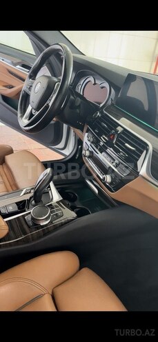 BMW 530-11