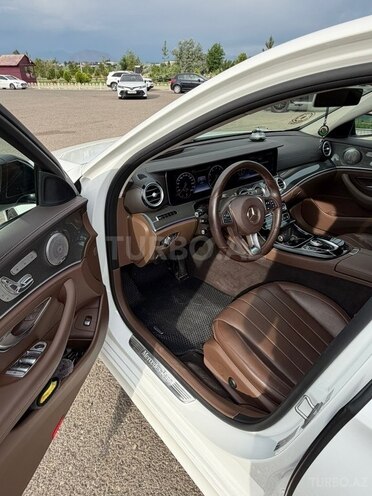Mercedes E 300-10