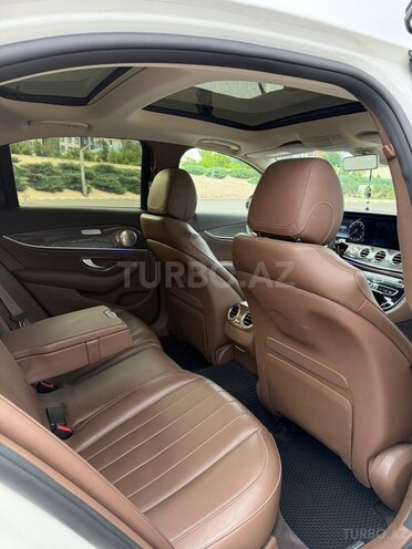 Mercedes E 300-11