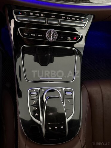 Mercedes E 300-9